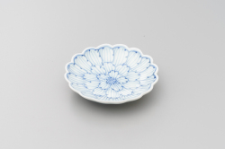 菊型3.5寸皿・有田焼渓山窯の小皿です。